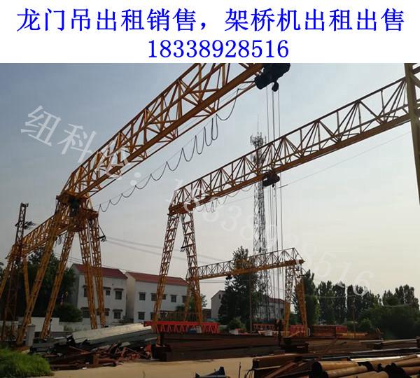 高墩施工提梁机的支腿结构是如何保证其抗风稳定性的？